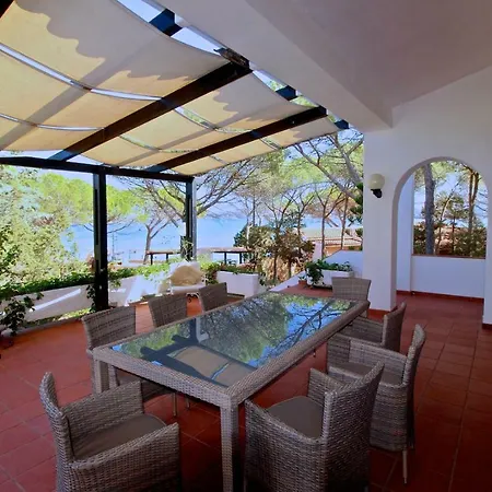 Villa La Maddalena فيلة *